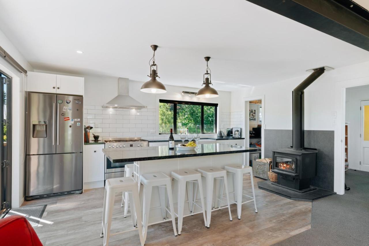 Views On Parry - Lake Hawea Holiday Home Exteriör bild