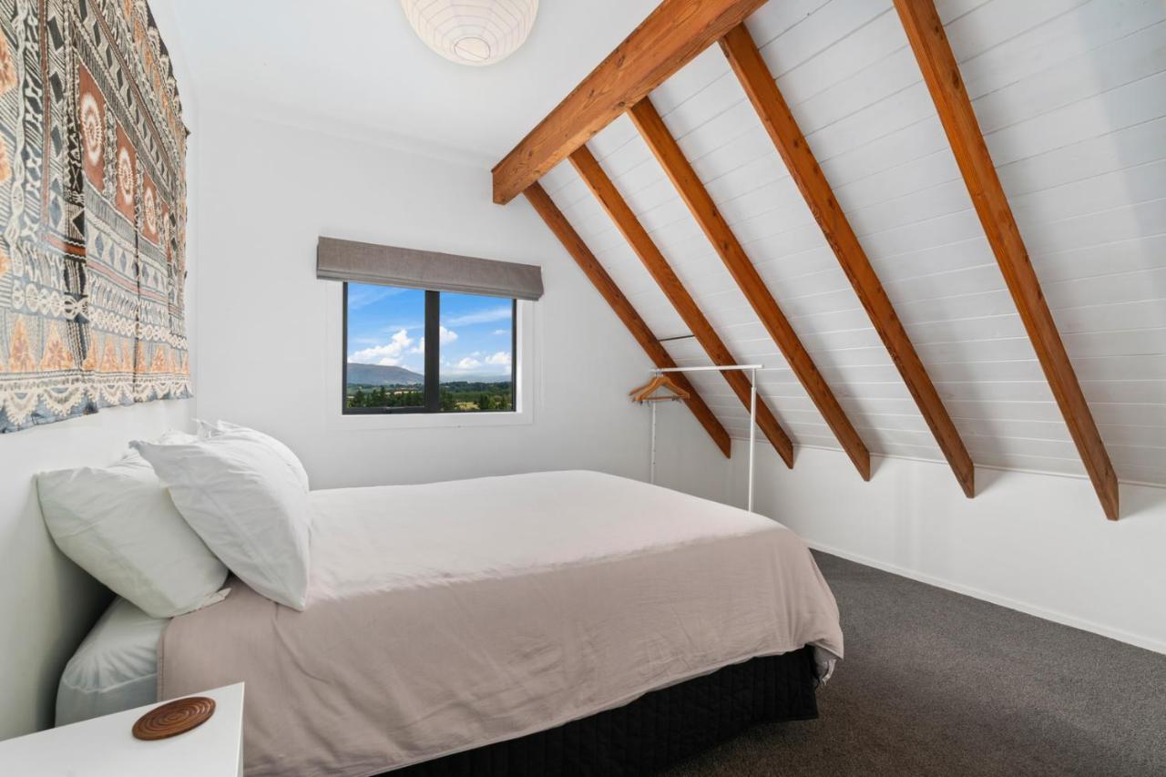 Views On Parry - Lake Hawea Holiday Home Exteriör bild