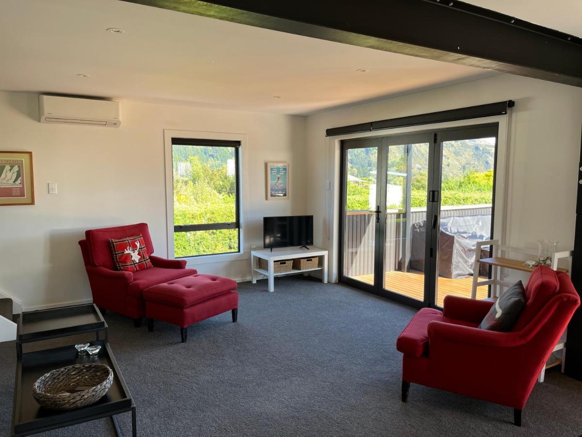 Views On Parry - Lake Hawea Holiday Home Exteriör bild